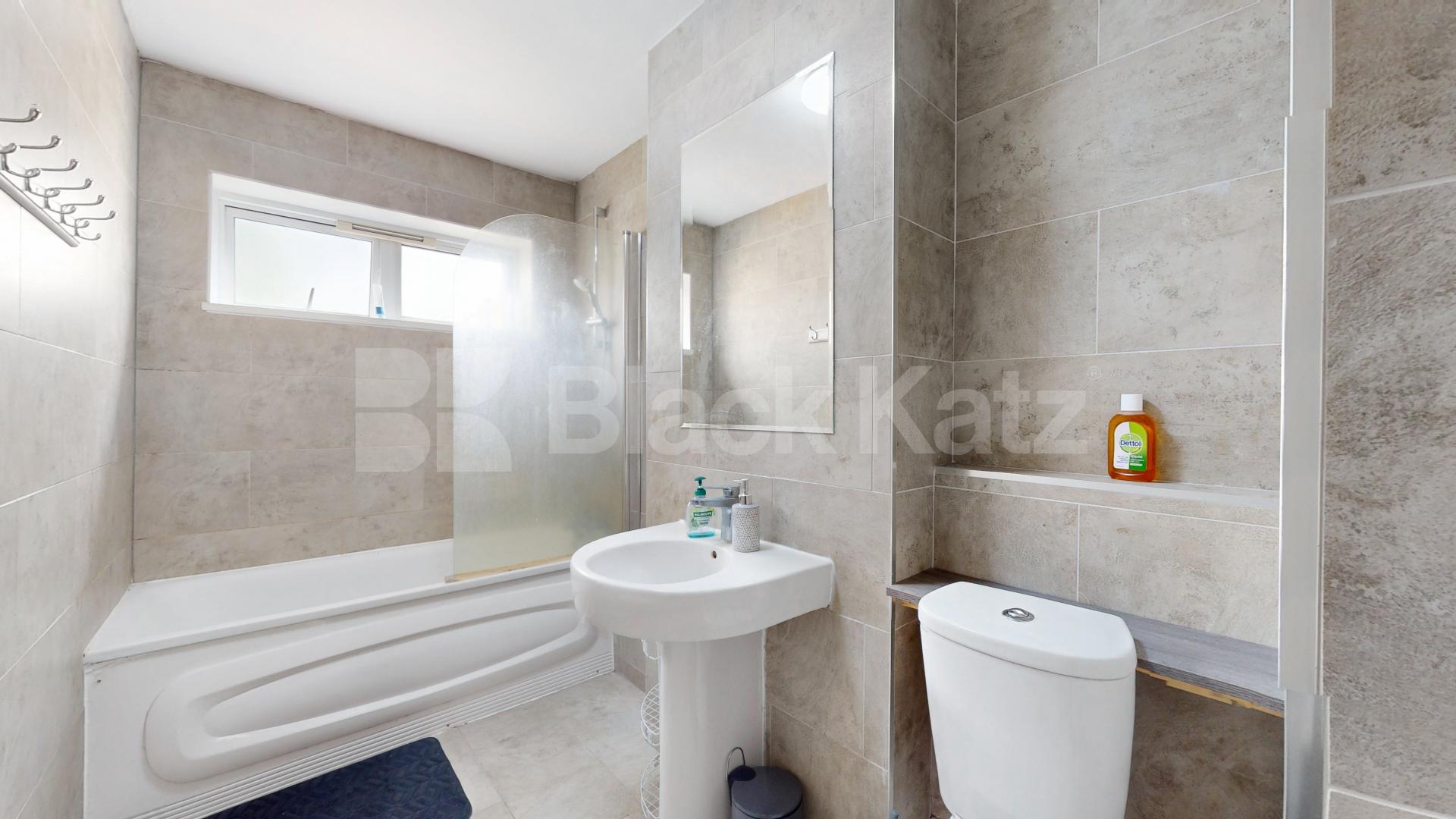 			3 Bedroom, 1 bath, 1 reception Flat			 Plender Street, Camden